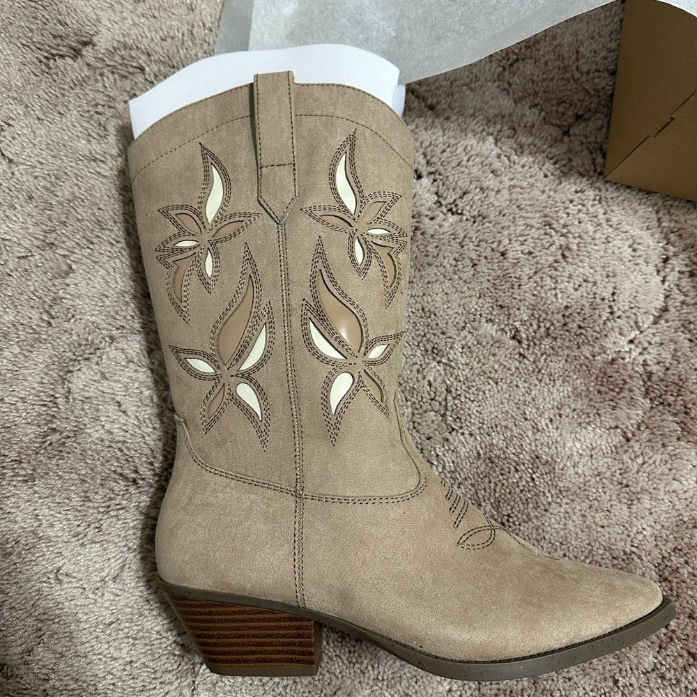 Cowboy boots, never worn
